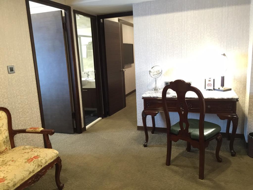 Royal Seasons Hotel Taichung‧Zhongkang Экстерьер фото