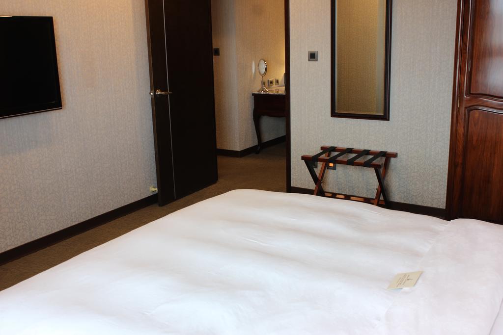Royal Seasons Hotel Taichung‧Zhongkang Экстерьер фото